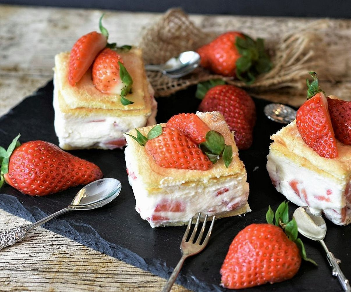 La vitrina repleta de tortas y postres caseros recién hechos